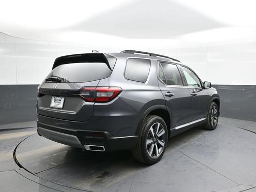 2023 Honda Pilot Touring 8-Passenger