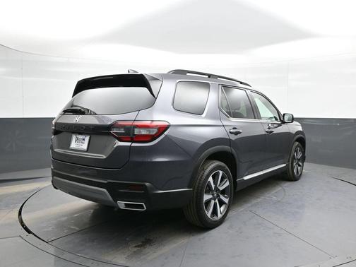2023 Honda Pilot Touring 8-Passenger