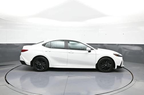 Ice Cap 2025 Toyota Camry SE