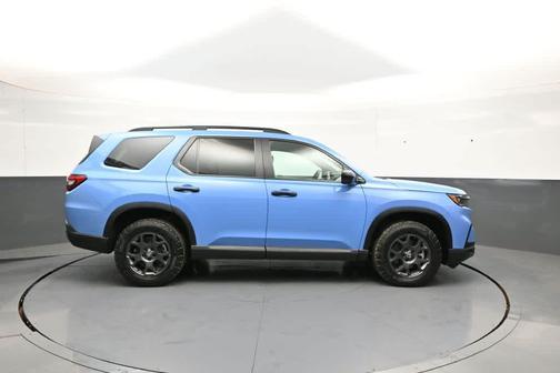 Diffused Sky Pearl 2024 Honda Pilot TrailSport