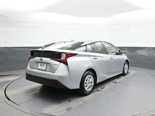 2022 Toyota Prius LE