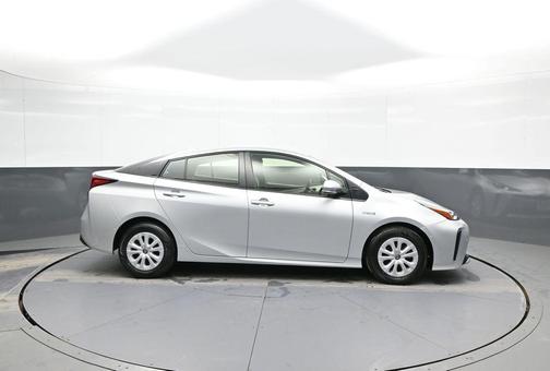 2022 Toyota Prius LE