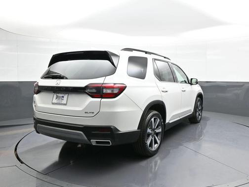 Platinum White Pearl 2023 Honda Pilot AWD Elite