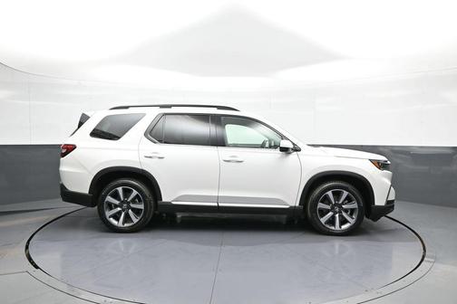 Platinum White Pearl 2023 Honda Pilot AWD Elite