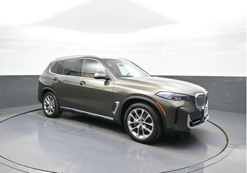 Manhattan Green Metallic 2025 BMW X5 xDrive40i