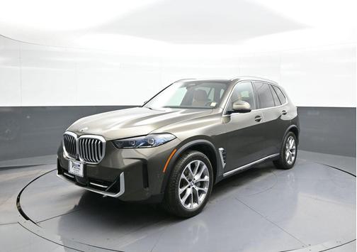 Manhattan Green Metallic 2025 BMW X5 xDrive40i