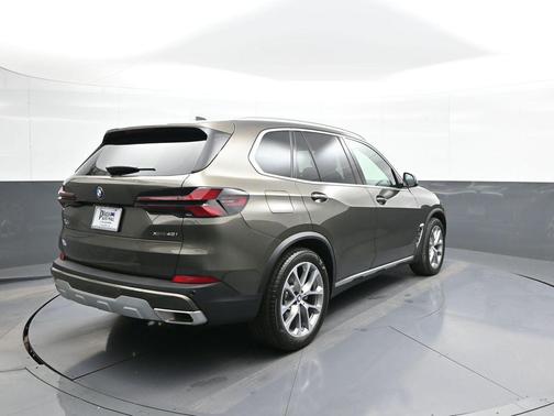 Manhattan Green Metallic 2025 BMW X5 xDrive40i