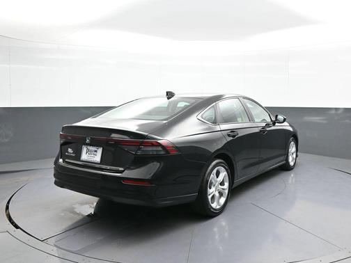 Crystal Black Pearl 2024 Honda Accord LX 1.5T