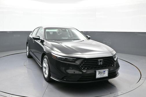 Crystal Black Pearl 2024 Honda Accord LX 1.5T
