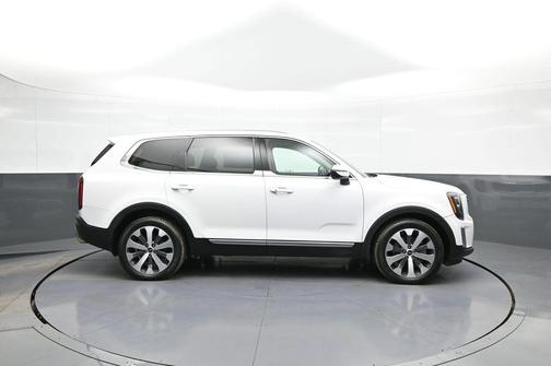 Glacial White Pearl 2022 Kia Telluride EX
