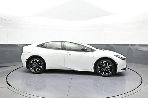 Wind Chill Pearl 2024 Toyota Prius Prime XSE