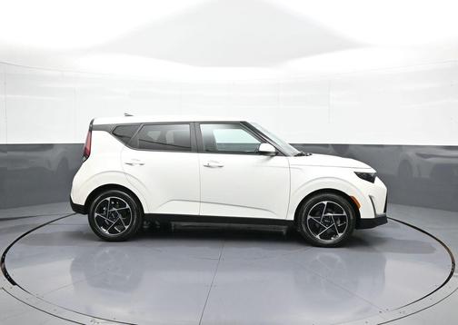 Snow White Pearl 2023 Kia Soul EX