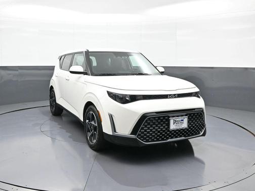 Snow White Pearl 2023 Kia Soul EX