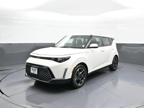 Snow White Pearl 2023 Kia Soul EX