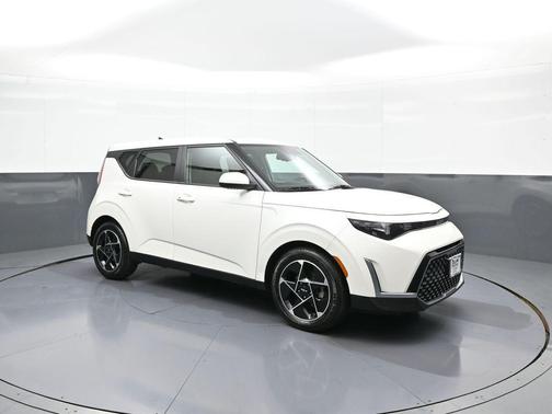 Snow White Pearl 2023 Kia Soul EX