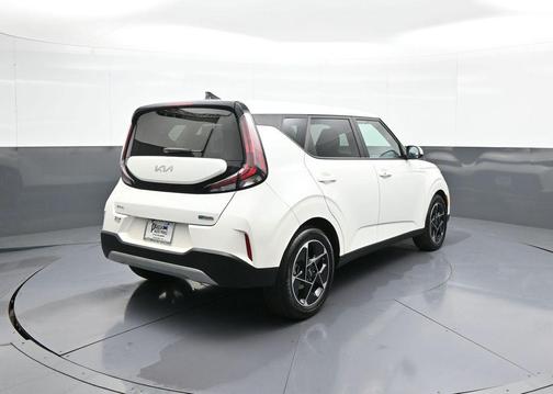 Snow White Pearl 2023 Kia Soul EX