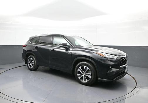 Midnight Black Metallic 2020 Toyota Highlander XLE