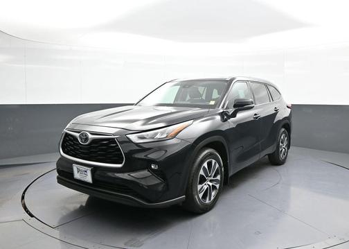 Midnight Black Metallic 2020 Toyota Highlander XLE