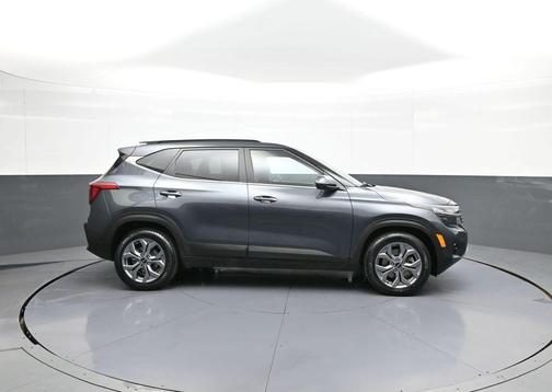 Gravity Gray 2024 Kia Seltos S
