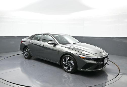 2025 Hyundai ELANTRA SEL