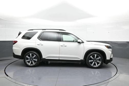 Platinum White Pearl 2023 Honda Pilot AWD Elite