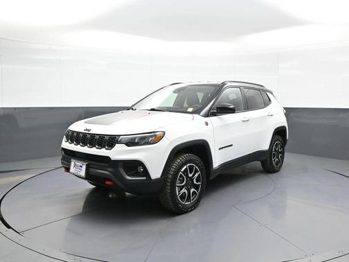Bright White Clearcoat 2025 Jeep Compass Trailhawk