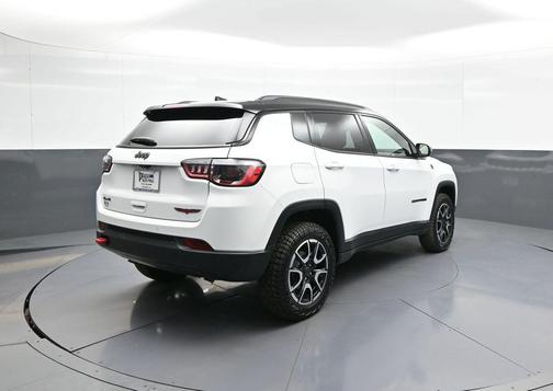 Bright White Clearcoat 2025 Jeep Compass Trailhawk