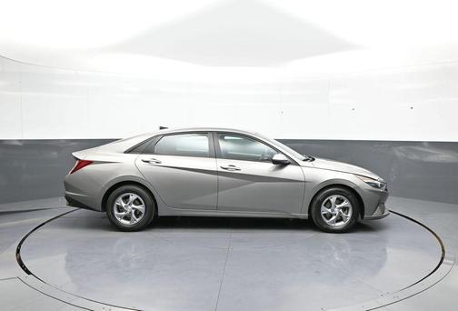 Fluid Metal 2023 Hyundai ELANTRA SE