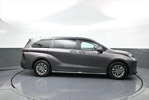 2023 Toyota Sienna XLE 7 Passenger