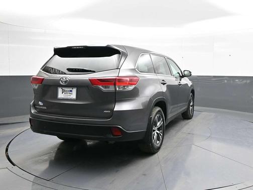 Predawn Gray Mica 2019 Toyota Highlander LE