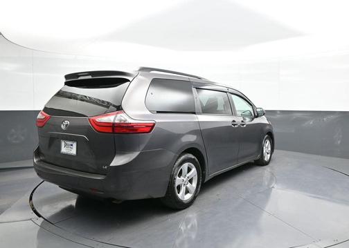2016 Toyota Sienna LE