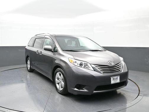 2016 Toyota Sienna LE