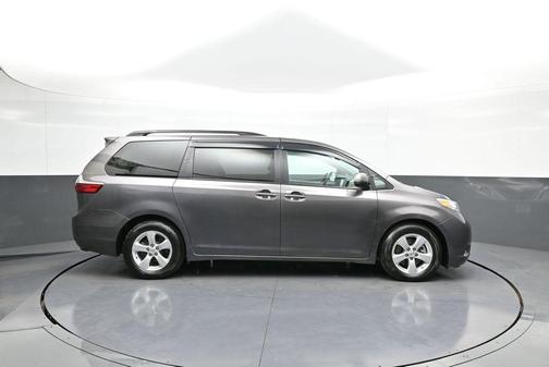 2016 Toyota Sienna LE