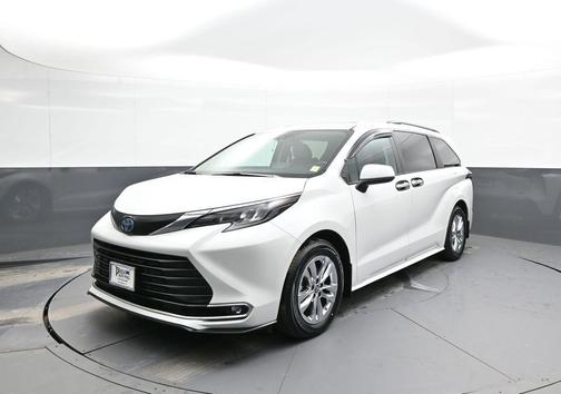 2024 Toyota Sienna XLE
