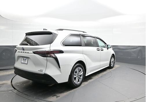 2024 Toyota Sienna XLE
