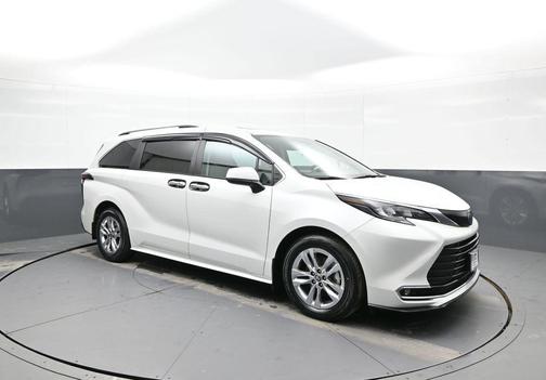 2024 Toyota Sienna XLE