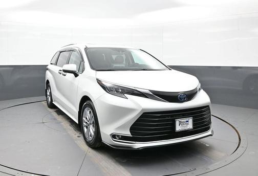 2024 Toyota Sienna XLE