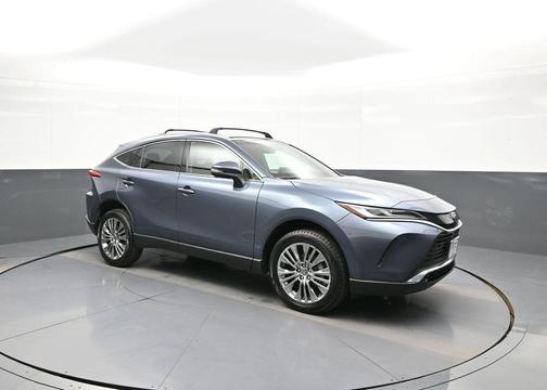 Coastal Gray Metallic 2023 Toyota Venza XLE