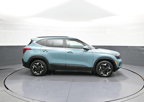 Pluton Blue 2024 Kia Seltos EX