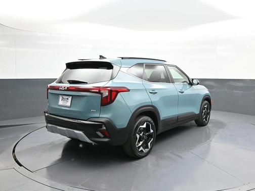 Pluton Blue 2024 Kia Seltos EX