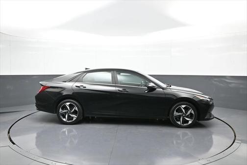 2022 Hyundai ELANTRA Limited