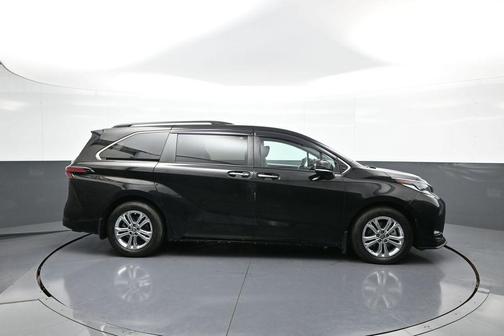 2022 Toyota Sienna XSE 7 Passenger
