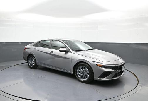 Fluid Metal 2024 Hyundai ELANTRA SEL