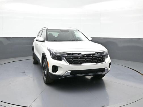 White Pearl 2026 Kia Seltos S