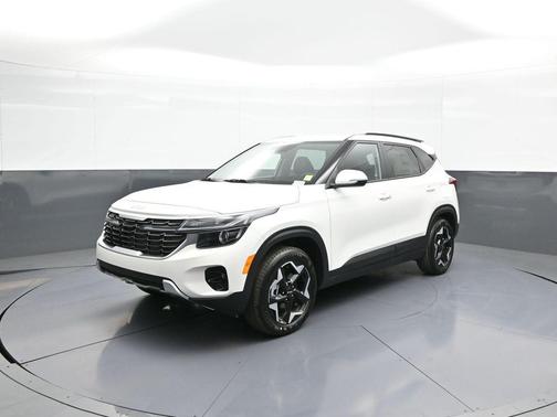 White Pearl 2026 Kia Seltos S