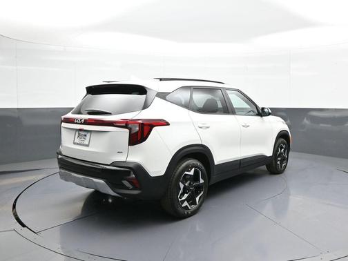 White Pearl 2026 Kia Seltos S