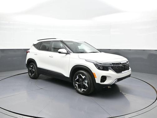 White Pearl 2026 Kia Seltos S