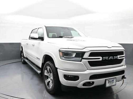 Ivory White Tri-Coat Pearlcoat 2022 RAM 1500 Laramie