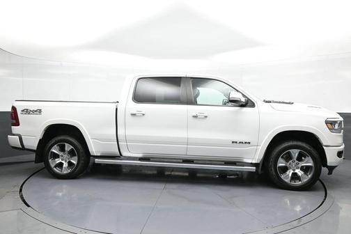 Ivory White Tri-Coat Pearlcoat 2022 RAM 1500 Laramie