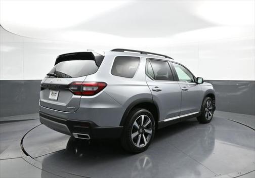 2023 Honda Pilot Touring 8-Passenger